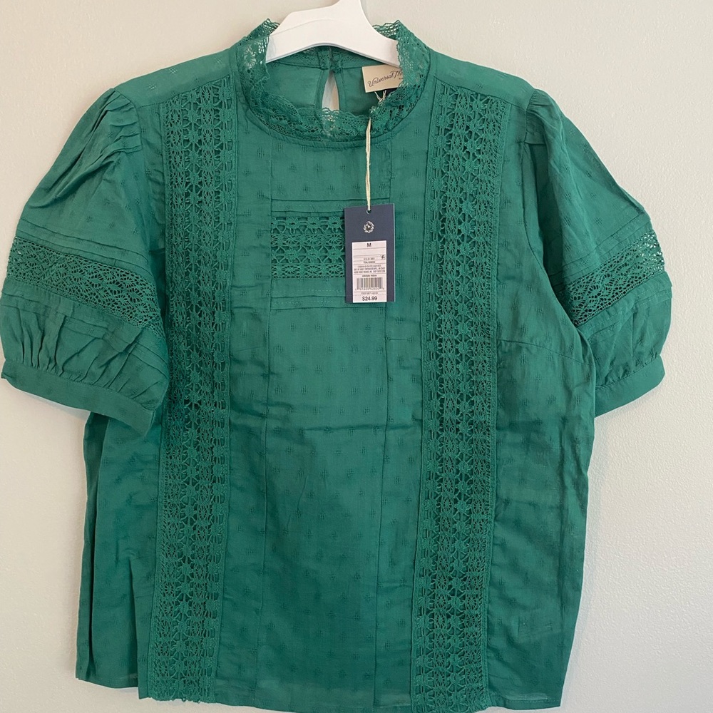NWT Universal Thread Lace Top Size M